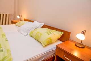 Отель Hotel Sport IN Цетине Трехместный номер-1